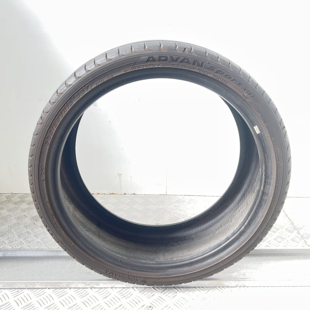 Gomma Usata 225 35 ZR19 88Y Yokohama Advan Sport V107 74% Estiva | Gomme Usate | PrimaGomme.it Gomma Usata 225 35 ZR19 88Y Yokohama Advan Sport V107 74% Estiva - immagine 8