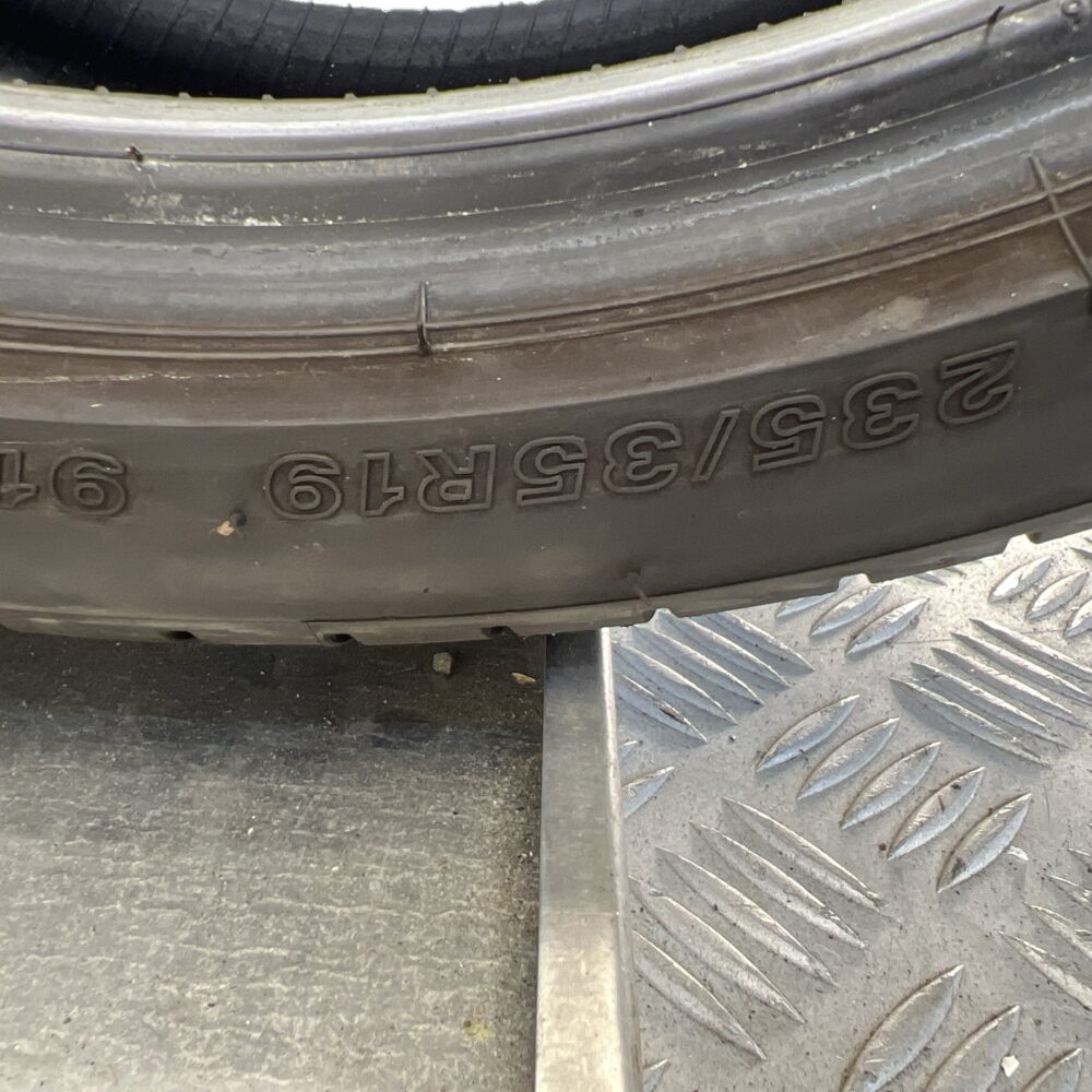 Pneumatico Usato 235 35 R19 91Y Bridgestone Potenza S005 84% Estivo | Gomme Usate | PrimaGomme.it Pneumatico usato 235 35 R19 Bridgestone Potenza S005 - foto 3