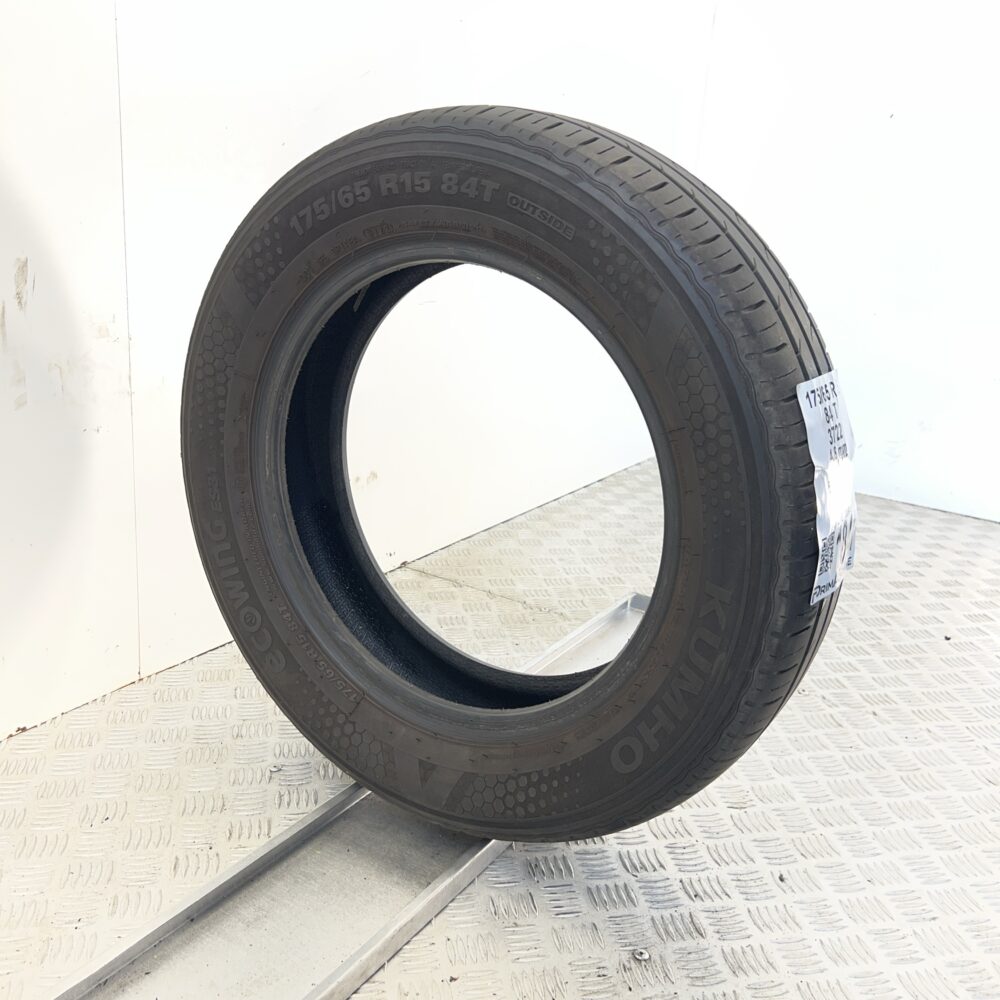 Pneumatico Usato 175 65 R15 84T KUMHO Ecowing ES31 Estivo | Gomme Usate | PrimaGomme.it Pneumatico usato 175 65 R15 KUMHO Ecowing ES31