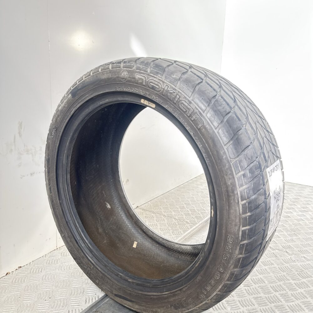 Pneumatico Usato 255 40 ZR17 94W Nokian NRZ 93% Estivo | Gomme Usate | PrimaGomme.it Pneumatico usato 255 40 ZR17 Nokian NRZ - foto 2