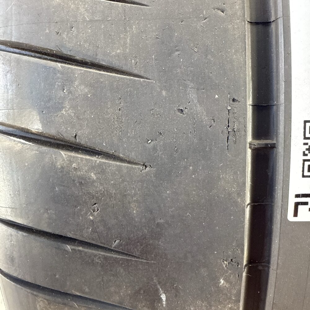 Pneumatico Usato 325 30 ZR21 108Y Michelin Pilot Sport Cup 2 89% Estivo | Gomme Usate | PrimaGomme.it Pneumatico usato 325 30 ZR21 Michelin Pilot Sport Cup 2 - foto 2