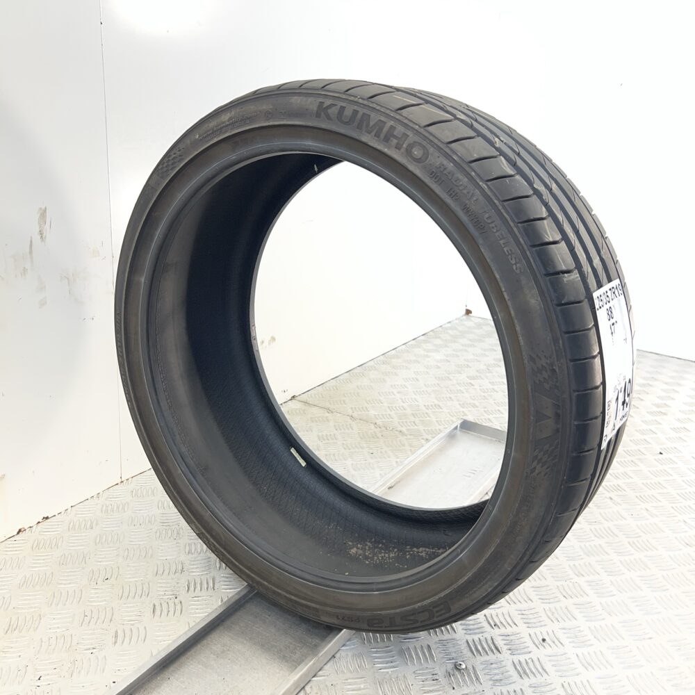 Pneumatico Usato 225 35 ZR19 88Y Kumho Ecsta PS71 79% Estivo | Gomme Usate | PrimaGomme.it Pneumatico usato 225 35 ZR19 Kumho Ecsta PS71