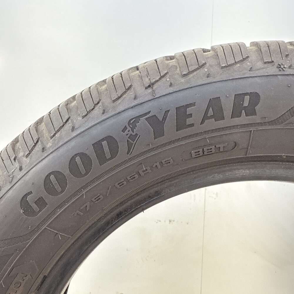 Gomme Usate 175 65 R15 88T Goodyear Ultra Grip 9+ Invernali | Gomme Usate | PrimaGomme.it Gomme usate 175 65 R15 Goodyear Ultra Grip 9+ - foto 6
