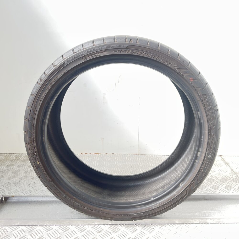 Gomma Usata 225 35 ZR19 88Y Yokohama Advan Sport V107 74% Estiva | Gomme Usate | PrimaGomme.it Gomma Usata 225 35 ZR19 88Y Yokohama Advan Sport V107 74% Estiva - immagine 4