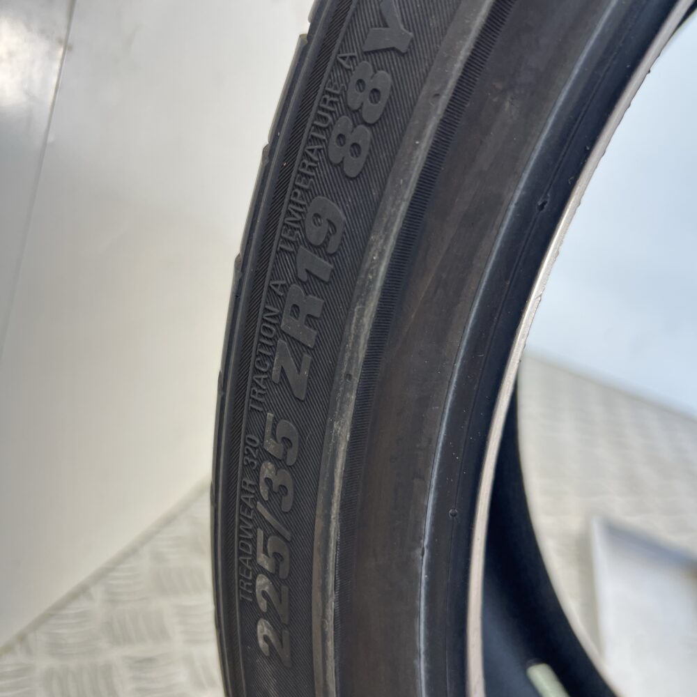 Pneumatico Usato 225 35 ZR19 88Y Kumho Ecsta PS71 79% Estivo | Gomme Usate | PrimaGomme.it Pneumatico usato 225 35 ZR19 Kumho Ecsta PS71 - foto 3
