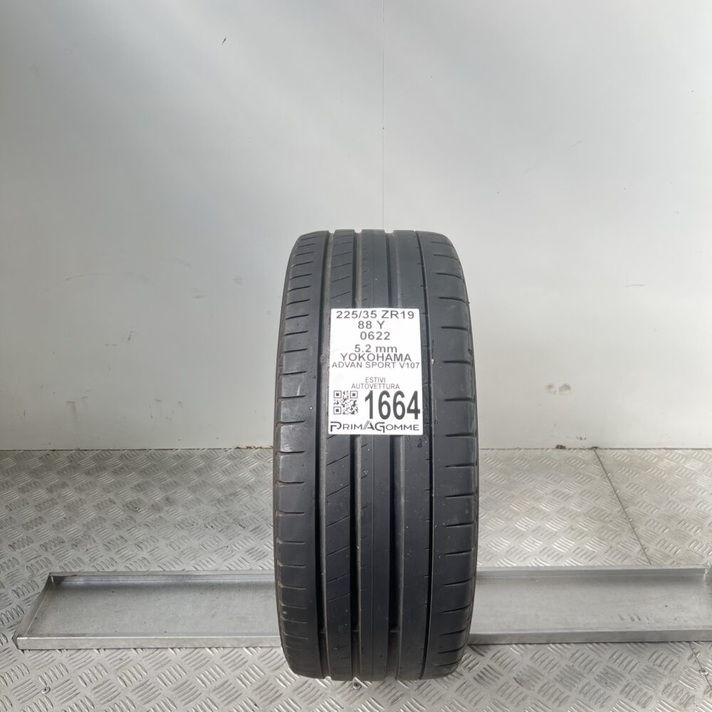 Gomma Usata 225 35 ZR19 88Y Yokohama Advan Sport V107 74% Estiva | Gomme Usate | PrimaGomme.it Gomma Usata 225 35 ZR19 88Y Yokohama Advan Sport V107 74% Estiva