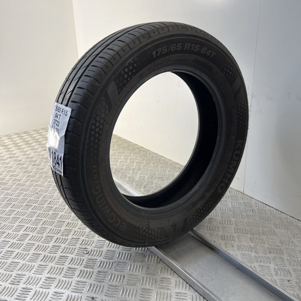 Pneumatico Usato 175 65 R15 84T KUMHO Ecowing ES31 Estivo | Gomme Usate | PrimaGomme.it Pneumatico usato 175 65 R15 KUMHO Ecowing ES31 - foto 2