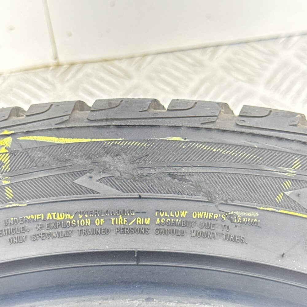 Gomma Usata 225 50 R17 XL 98V Goodyear Ultra Grip Performance + 95% Invernale | Gomme Usate | PrimaGomme.it Gomma usata 225 50 R17 Goodyear Ultra Grip Performance + - foto 4