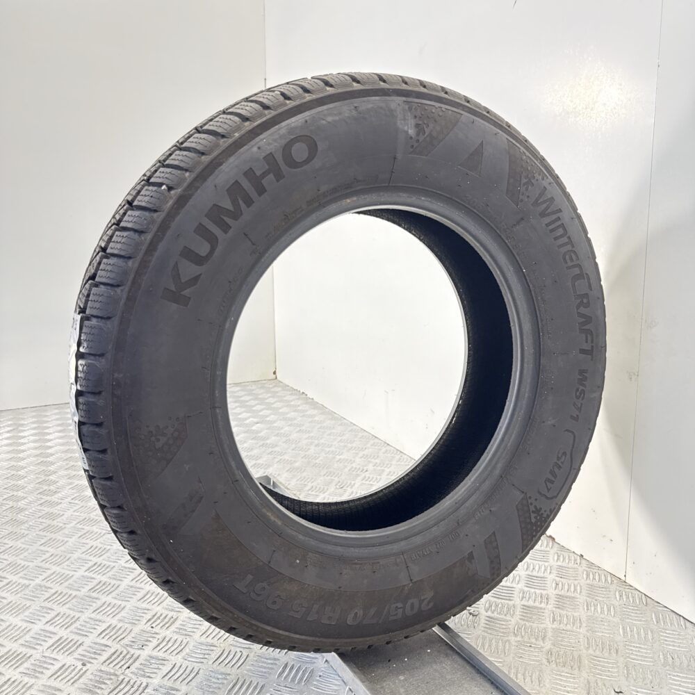 Gomma Usata 205 70 R15 96T Kumho Wintercraft WS71 SUV 94% Invernale | Gomme Usate | PrimaGomme.it Gomma usata 205 70 R15 Kumho Wintercraft WS71 SUV - foto 8