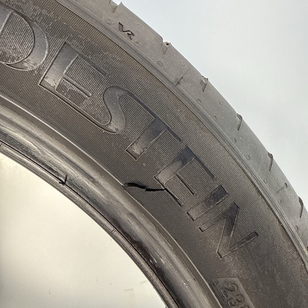 Gomma Usata 235 45 ZR19 XL 99W Vredestein Ultrac Satin Estivo | Gomme Usate | PrimaGomme.it Gomma usata 235 45 ZR19 Vredestein Ultrac Satin