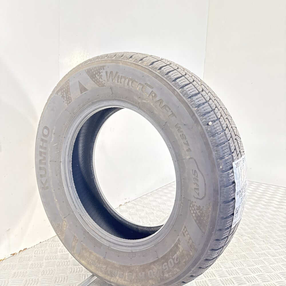 Gomma Usata 205 70 R15 96T Kumho Wintercraft WS71 SUV 94% Invernale | Gomme Usate | PrimaGomme.it Gomma usata 205 70 R15 Kumho Wintercraft WS71 SUV - foto 7