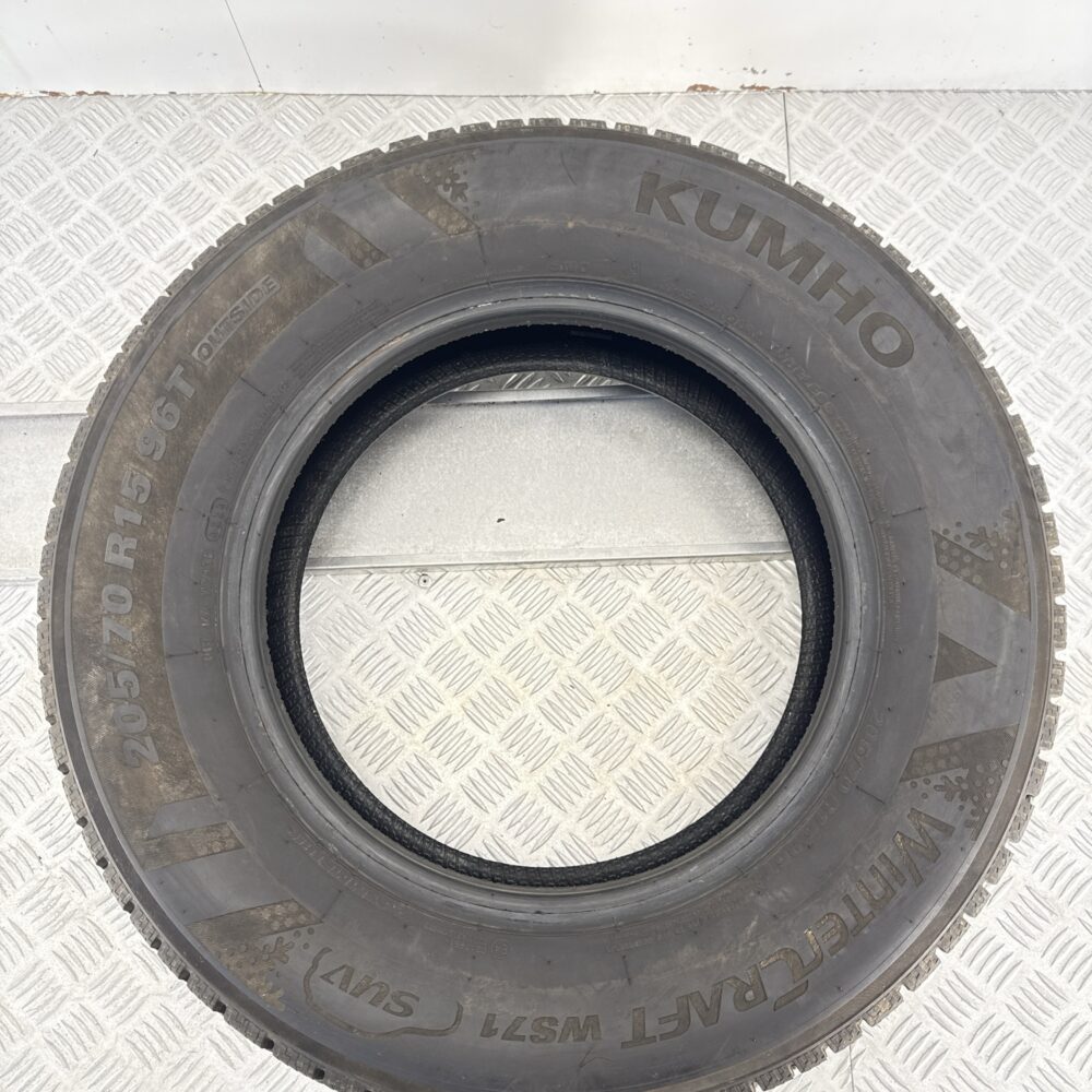 Gomma Usata 205 70 R15 96T Kumho Wintercraft WS71 SUV 94% Invernale | Gomme Usate | PrimaGomme.it Gomma usata 205 70 R15 Kumho Wintercraft WS71 SUV - foto 6