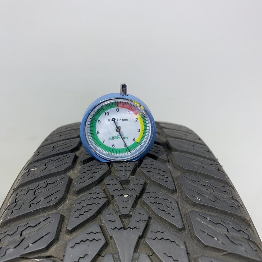Gomma usata DUNLOP Winter Response 2 185/60 R15 84T – foto 02 | Prima Gomme DUNLOP Winter Response 2 185/60 R15 84T, dettaglio fotografico 2