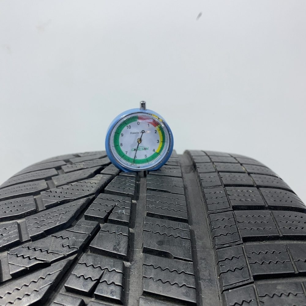Gomma usata HANKOOK Winter I*Cept Evo2 255/40 R20 101W: fino a 270 km/h – foto 02 | Prima Gomme HANKOOK Winter I*Cept Evo2 255/40 R20 101W: fino a 270 km/h, dettaglio fotografico 2