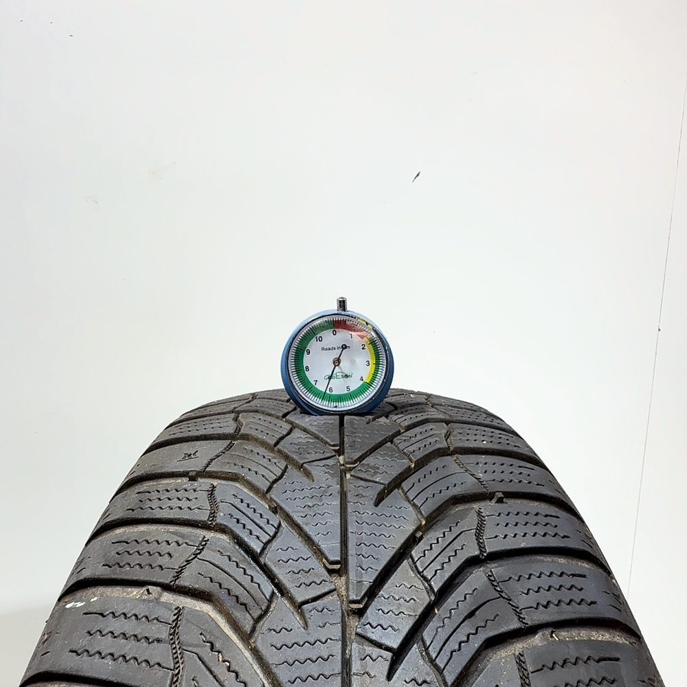 Gomma usata Kumho Wintercraft WP52 215/60 R17 100V – foto 02 | Prima Gomme Kumho Wintercraft WP52 215/60 R17 100V, dettaglio fotografico 2