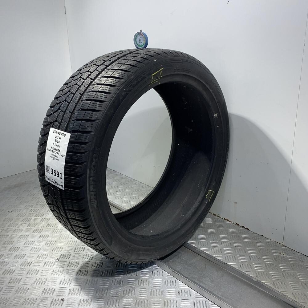 Gomma usata HANKOOK Winter I*Cept Evo2 255/40 R20 101W: fino a 270 km/h – foto 04 | Prima Gomme HANKOOK Winter I*Cept Evo2 255/40 R20 101W: fino a 270 km/h, dettaglio fotografico 4