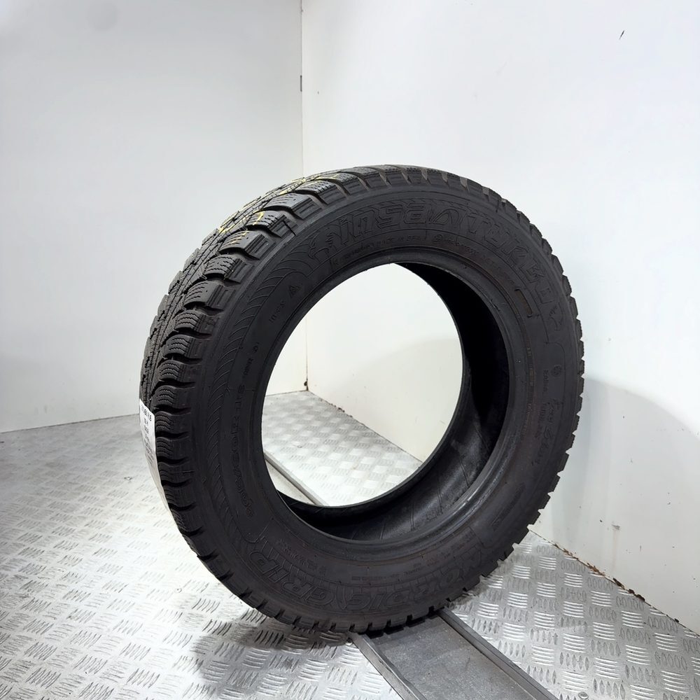 Gomma usata Insaturbo Nordic Grip 205/60 R16 92H – foto 04 | Prima Gomme Insaturbo Nordic Grip 205/60 R16 92H, dettaglio fotografico 4