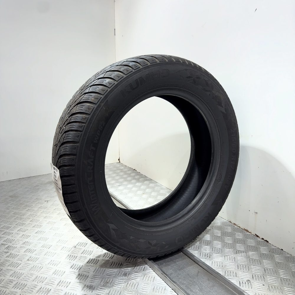 Gomma usata Kumho Wintercraft WP52 215/60 R17 100V – foto 04 | Prima Gomme Kumho Wintercraft WP52 215/60 R17 100V, dettaglio fotografico 4