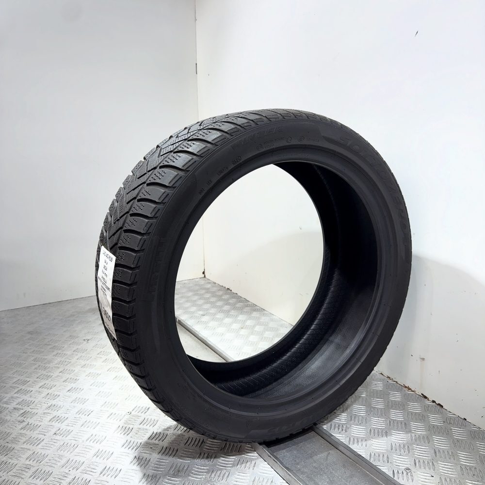 Gomma usata PIRELLI Winter Sottozero 3 245/40 R19 94V – foto 04 | Prima Gomme PIRELLI Winter Sottozero 3 245/40 R19 94V, dettaglio fotografico 4
