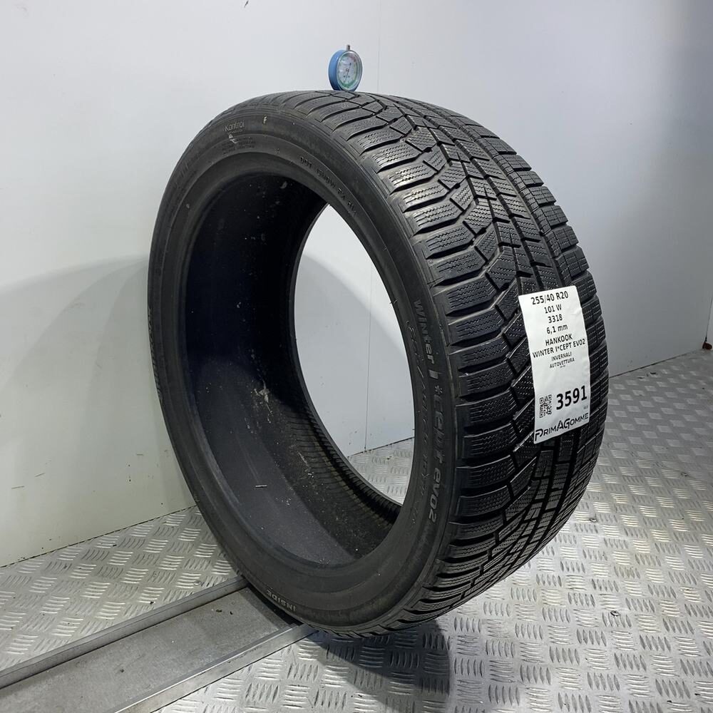 Gomma usata HANKOOK Winter I*Cept Evo2 255/40 R20 101W: fino a 270 km/h – foto 05 | Prima Gomme HANKOOK Winter I*Cept Evo2 255/40 R20 101W: fino a 270 km/h, dettaglio fotografico 5