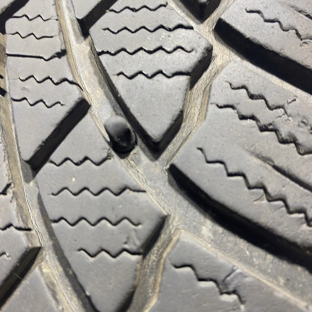 Gomma usata BRIDGESTONE Blizzak LM005 225/65 R17 102H – foto 06 | Prima Gomme BRIDGESTONE Blizzak LM005 225/65 R17 102H, dettaglio fotografico 6