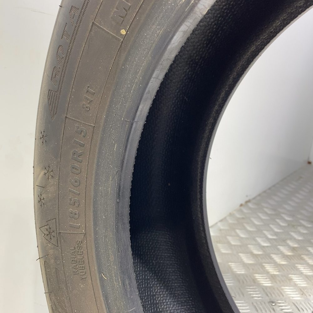 Gomma usata DUNLOP Winter Response 2 185/60 R15 84T – foto 06 | Prima Gomme DUNLOP Winter Response 2 185/60 R15 84T, dettaglio fotografico 6