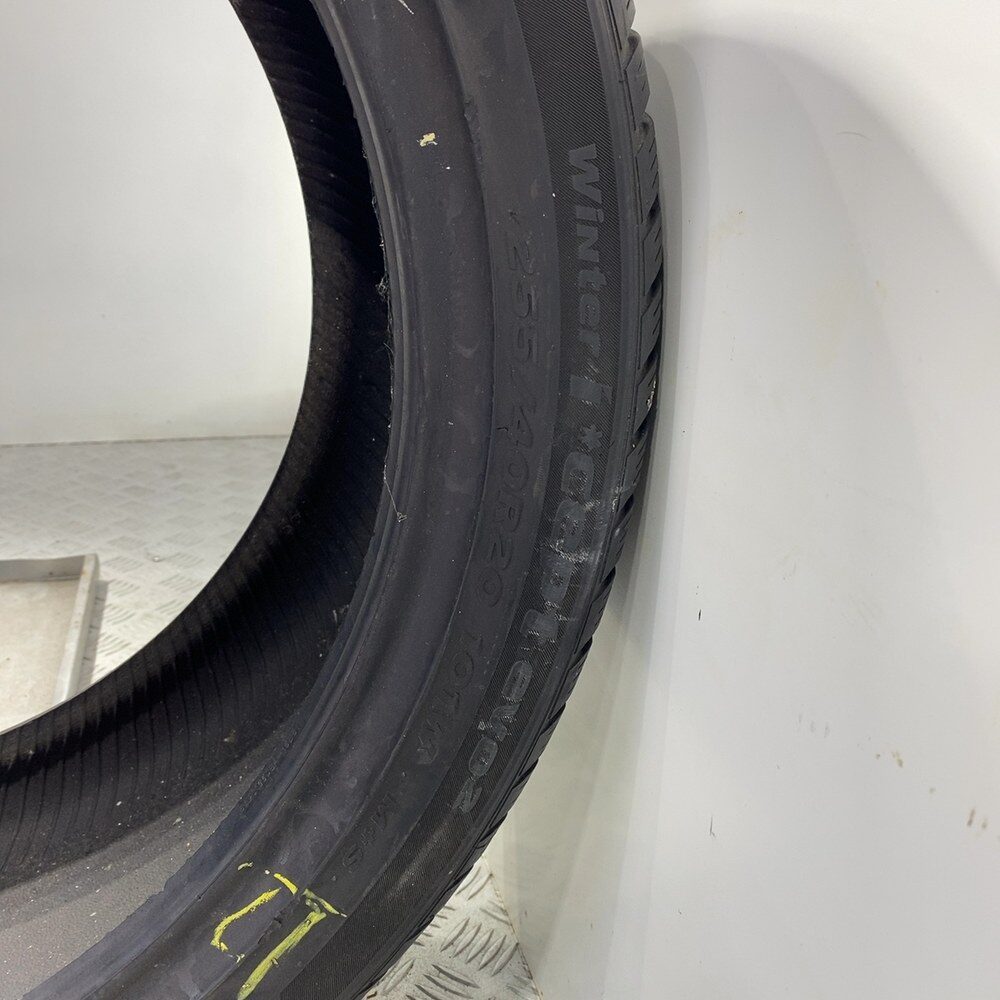 Gomma usata HANKOOK Winter I*Cept Evo2 255/40 R20 101W: fino a 270 km/h – foto 06 | Prima Gomme HANKOOK Winter I*Cept Evo2 255/40 R20 101W: fino a 270 km/h, dettaglio fotografico 6