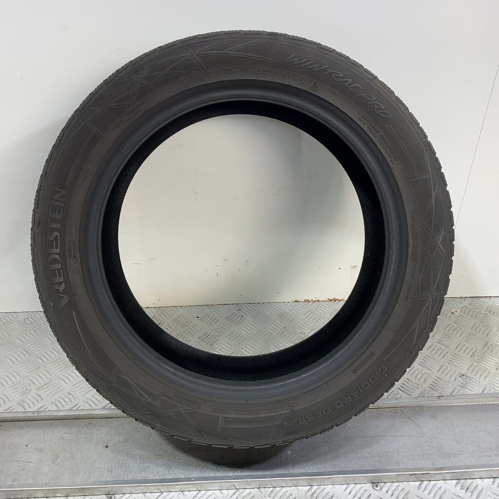 Gomma usata Vredestein Wintrac Pro 205/55 R17 95V – foto 06 | Prima Gomme Vredestein Wintrac Pro 205/55 R17 95V, dettaglio fotografico 6