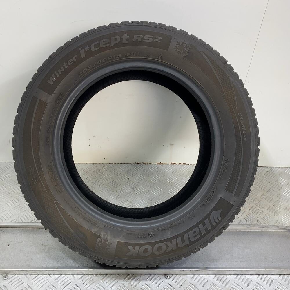 Gomma usata HANKOOK Winter I*Cept RS2 205/60 R15 91H – foto 06 | Prima Gomme HANKOOK Winter I*Cept RS2 205/60 R15 91H, dettaglio fotografico 6