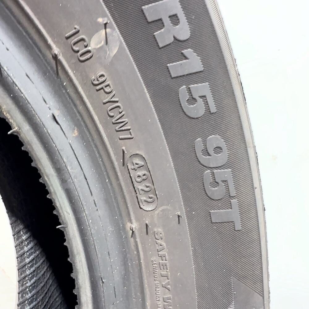 Gomma usata Kumho Wintercraft WP52 195/65 R15 95T – foto 06 | Prima Gomme Kumho Wintercraft WP52 195/65 R15 95T, dettaglio fotografico 6