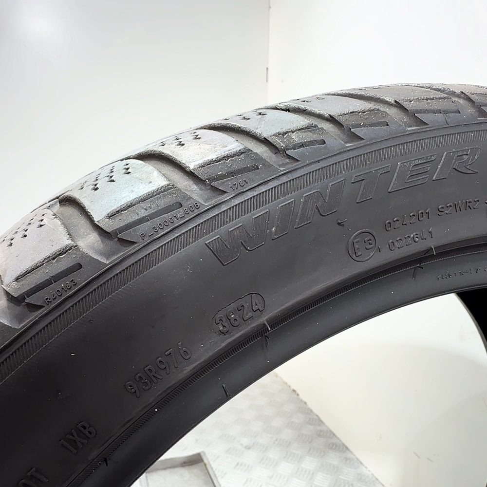 Gomma usata PIRELLI Winter Sottozero 3 245/40 R19 94V – foto 06 | Prima Gomme PIRELLI Winter Sottozero 3 245/40 R19 94V, dettaglio fotografico 6