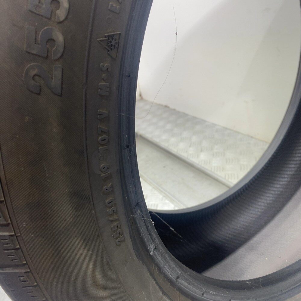 Gomma usata CONTINENTAL Contiwintercontact TS830 P 255/50 R19 107V – foto 07 | Prima Gomme CONTINENTAL Contiwintercontact TS830 P 255/50 R19 107V, dettaglio fotografico 7