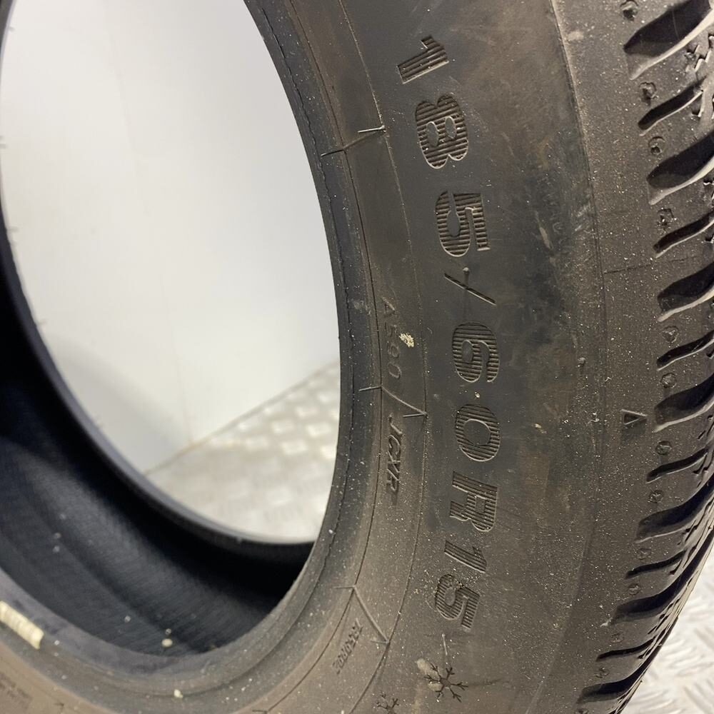 Gomma usata DUNLOP Winter Response 2 185/60 R15 84T – foto 07 | Prima Gomme DUNLOP Winter Response 2 185/60 R15 84T, dettaglio fotografico 7