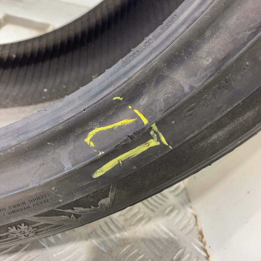 Gomma usata HANKOOK Winter I*Cept Evo2 255/40 R20 101W: fino a 270 km/h – foto 07 | Prima Gomme HANKOOK Winter I*Cept Evo2 255/40 R20 101W: fino a 270 km/h, dettaglio fotografico 7