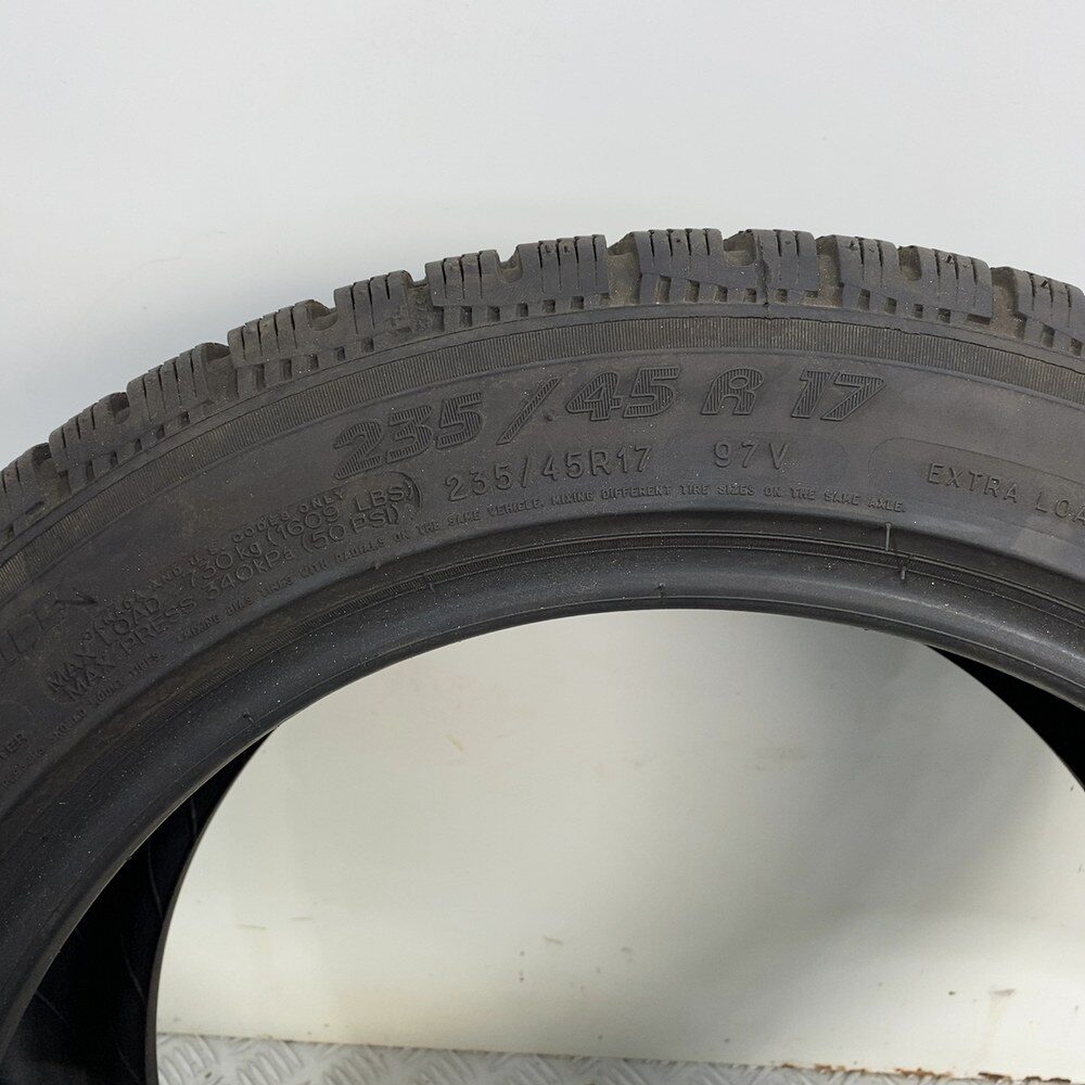 Gomma usata MICHELIN PILOT ALPIN PA4 235/45 R17 97V – foto 07 | Prima Gomme MICHELIN PILOT ALPIN PA4 235/45 R17 97V, dettaglio fotografico 7