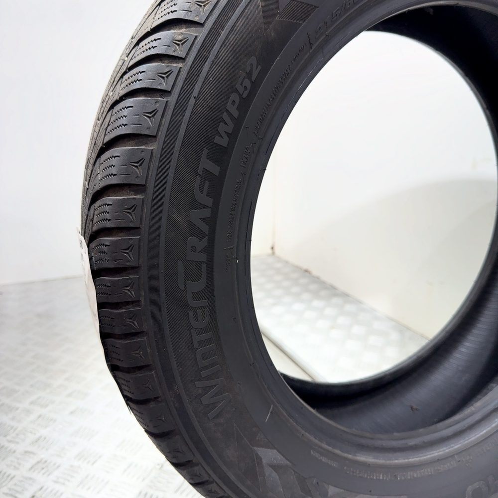 Gomma usata Kumho Wintercraft WP52 215/60 R17 100V – foto 07 | Prima Gomme Kumho Wintercraft WP52 215/60 R17 100V, dettaglio fotografico 7