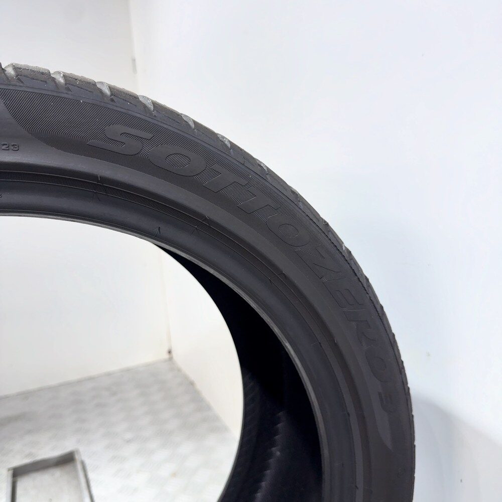 Gomma usata PIRELLI Winter Sottozero 3 245/40 R19 94V – foto 07 | Prima Gomme PIRELLI Winter Sottozero 3 245/40 R19 94V, dettaglio fotografico 7
