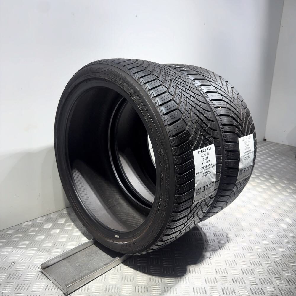 Gomme Usate 225 40 R18 92W XL Yokohama Bluearth*Winter V906 76% Invernali | Gomme Usate | PrimaGomme.it YOKOHAMA Bluearth*Winter V906 225/40 R18 92W: fino a 270 km/h, dettaglio fotografico 7
