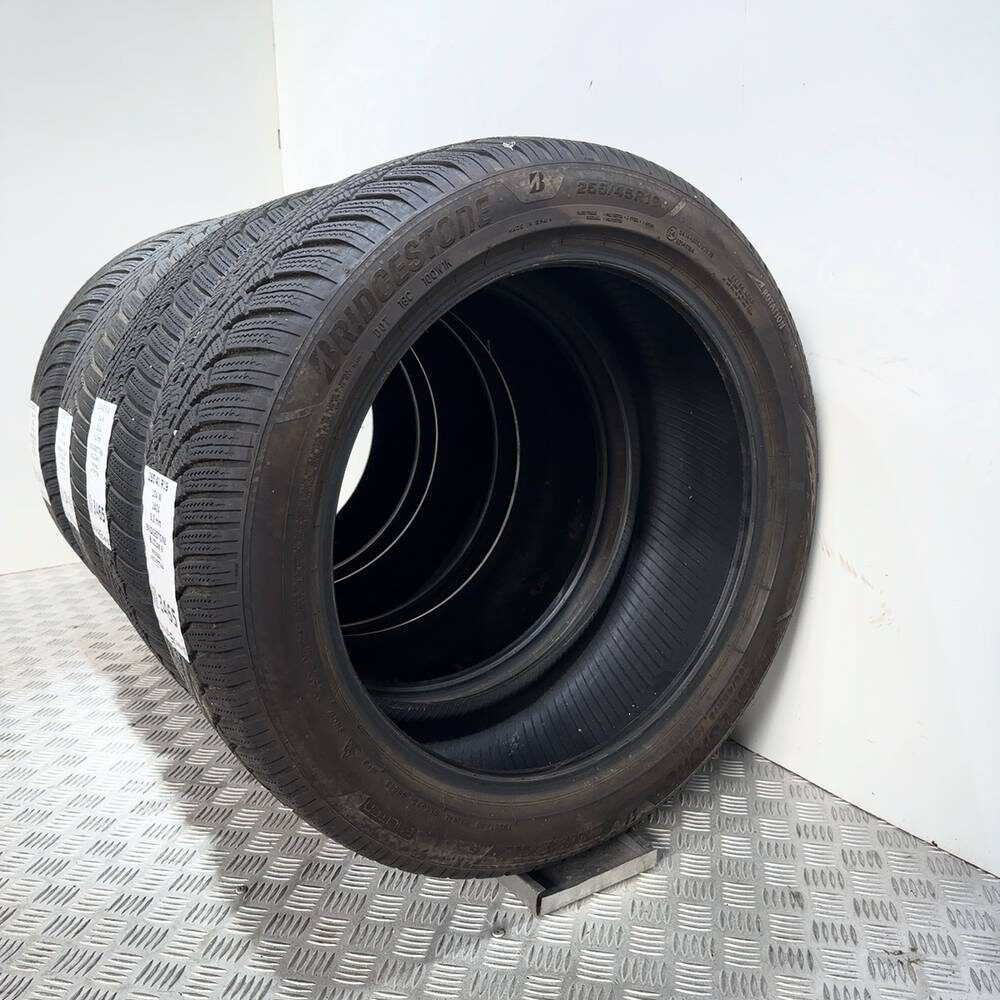 Gomme usate BRIDGESTONE Blizzak 6 255/45 R19 104W: fino a 270 km/h – foto 07 | Prima Gomme BRIDGESTONE Blizzak 6 255/45 R19 104W: fino a 270 km/h, dettaglio fotografico 7