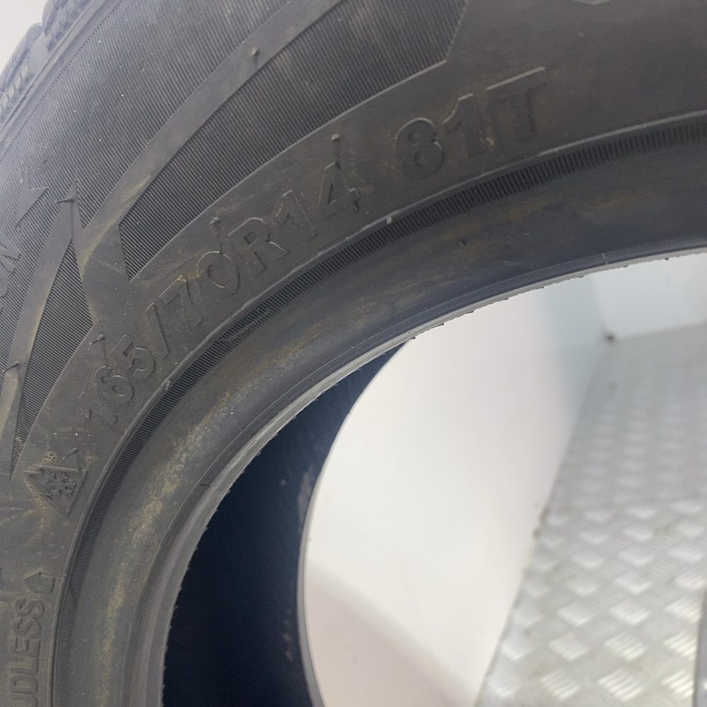 Gomma usata SAILUN Ice Blazer Alpine 165/70 R14 81T – foto 08 | Prima Gomme SAILUN Ice Blazer Alpine 165/70 R14 81T, dettaglio fotografico 8