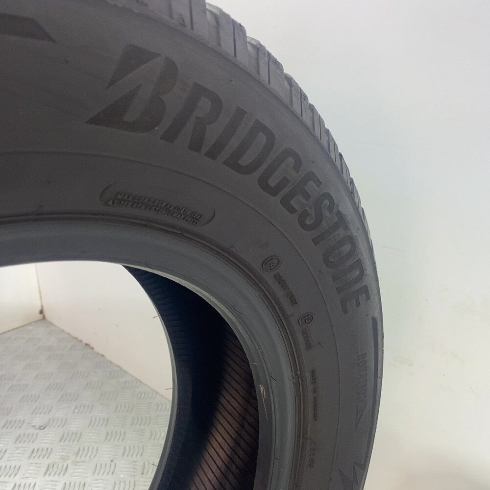 Gomma usata BRIDGESTONE Blizzak LM005 225/65 R17 102H – foto 08 | Prima Gomme BRIDGESTONE Blizzak LM005 225/65 R17 102H, dettaglio fotografico 8