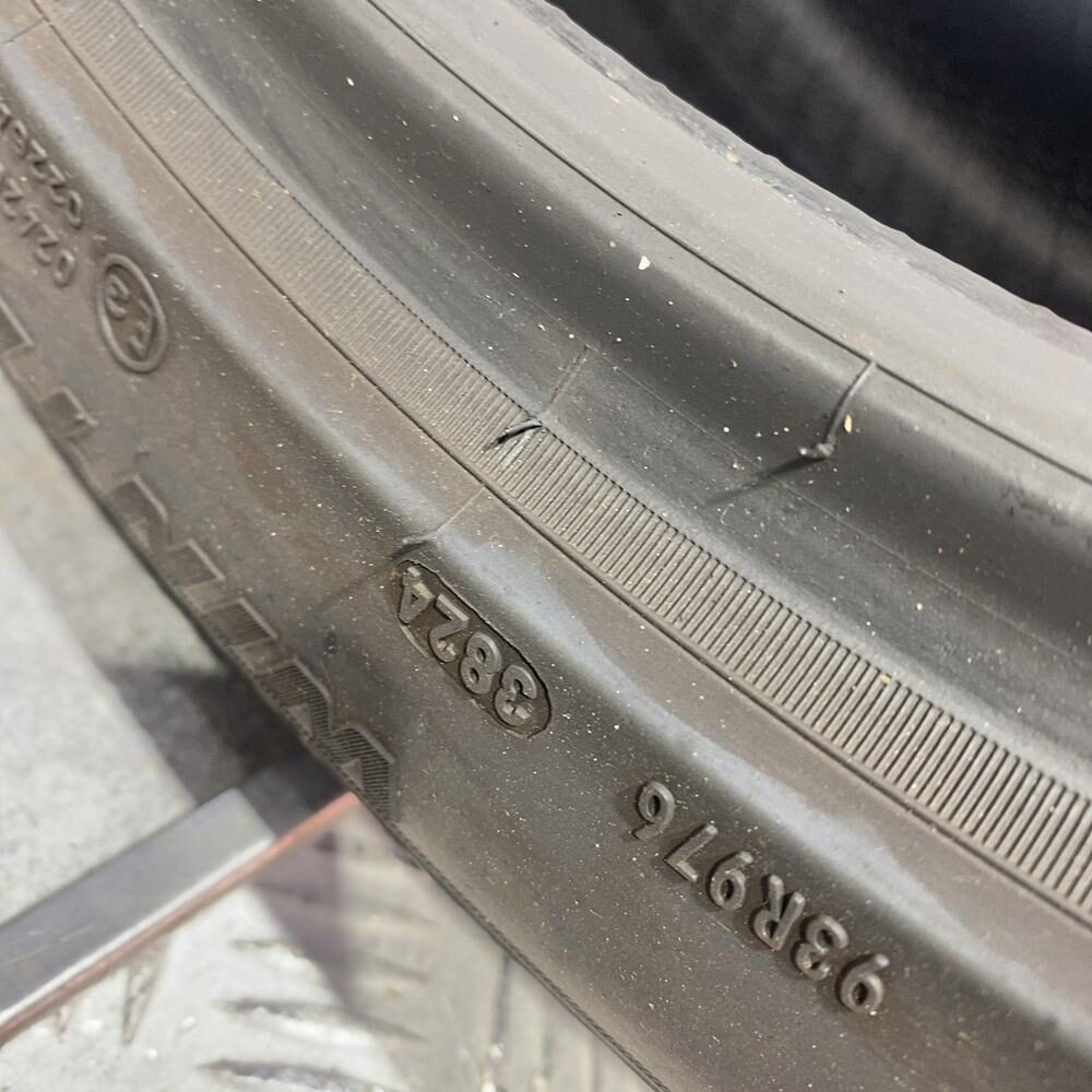 Gomma usata PIRELLI Sottozero 3 245/40 R19 94V – foto 08 | Prima Gomme PIRELLI Sottozero 3 245/40 R19 94V, dettaglio fotografico 8