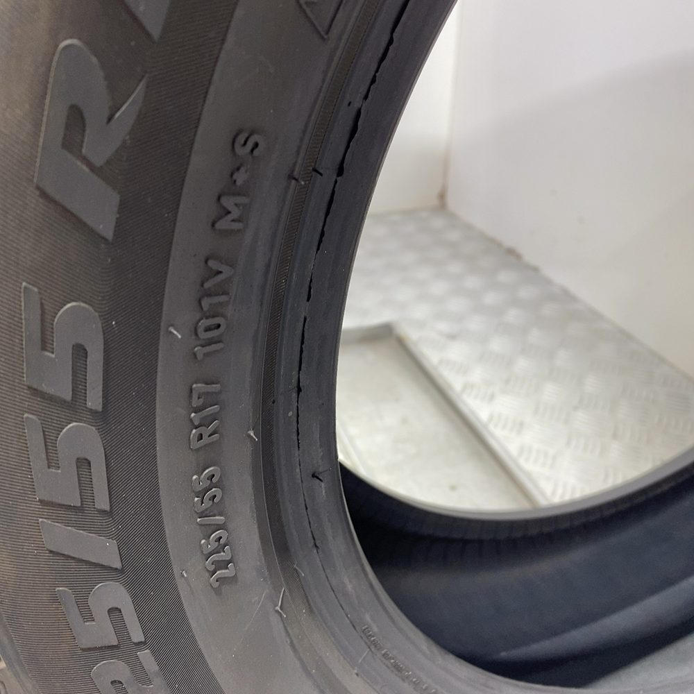Gomma usata PIRELLI Sottozero 3 225/55 R17 101V – foto 08 | Prima Gomme PIRELLI Sottozero 3 225/55 R17 101V, dettaglio fotografico 8