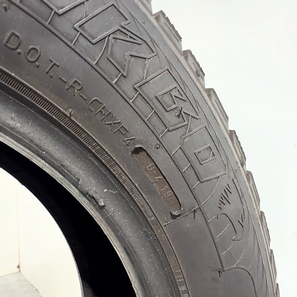 Gomma usata Insaturbo Nordic Grip 205/60 R16 92H – foto 08 | Prima Gomme Insaturbo Nordic Grip 205/60 R16 92H, dettaglio fotografico 8