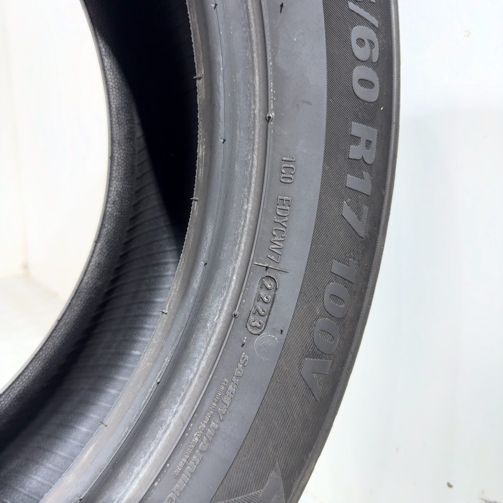 Gomma usata Kumho Wintercraft WP52 215/60 R17 100V – foto 08 | Prima Gomme Kumho Wintercraft WP52 215/60 R17 100V, dettaglio fotografico 8
