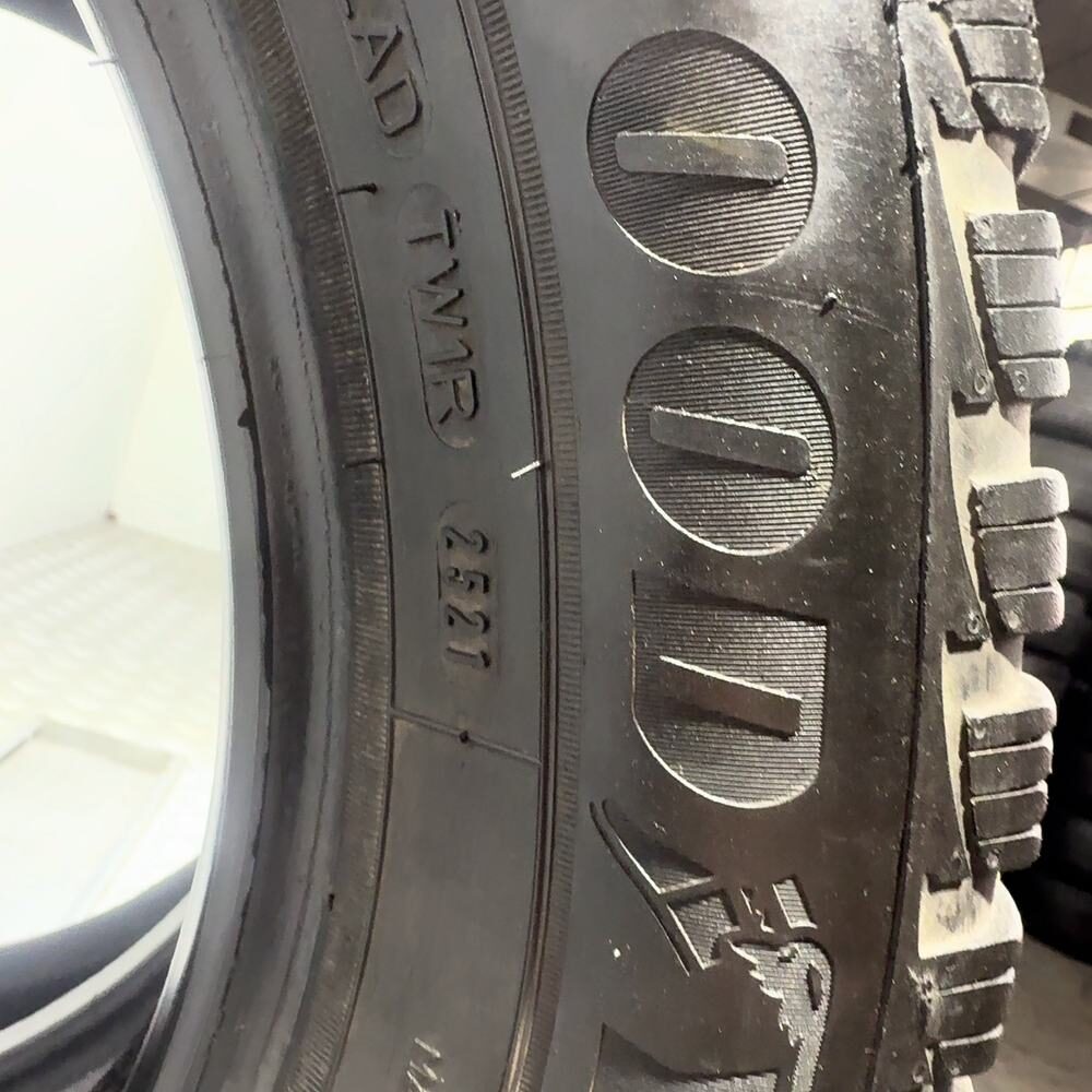 Gomme usate GOOD YEAR Ultragrip 9+ 185/65 R15 92T – foto 08 | Prima Gomme GOOD YEAR Ultragrip 9+ 185/65 R15 92T, dettaglio fotografico 8
