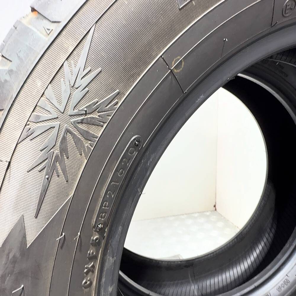Gomme Usate 225 65 R17 106H XL Toyo Tires Observe S944 Invernali | Gomme Usate | PrimaGomme.it TOYO TIRES Observe S944 225/65 R17 106H, dettaglio fotografico 8