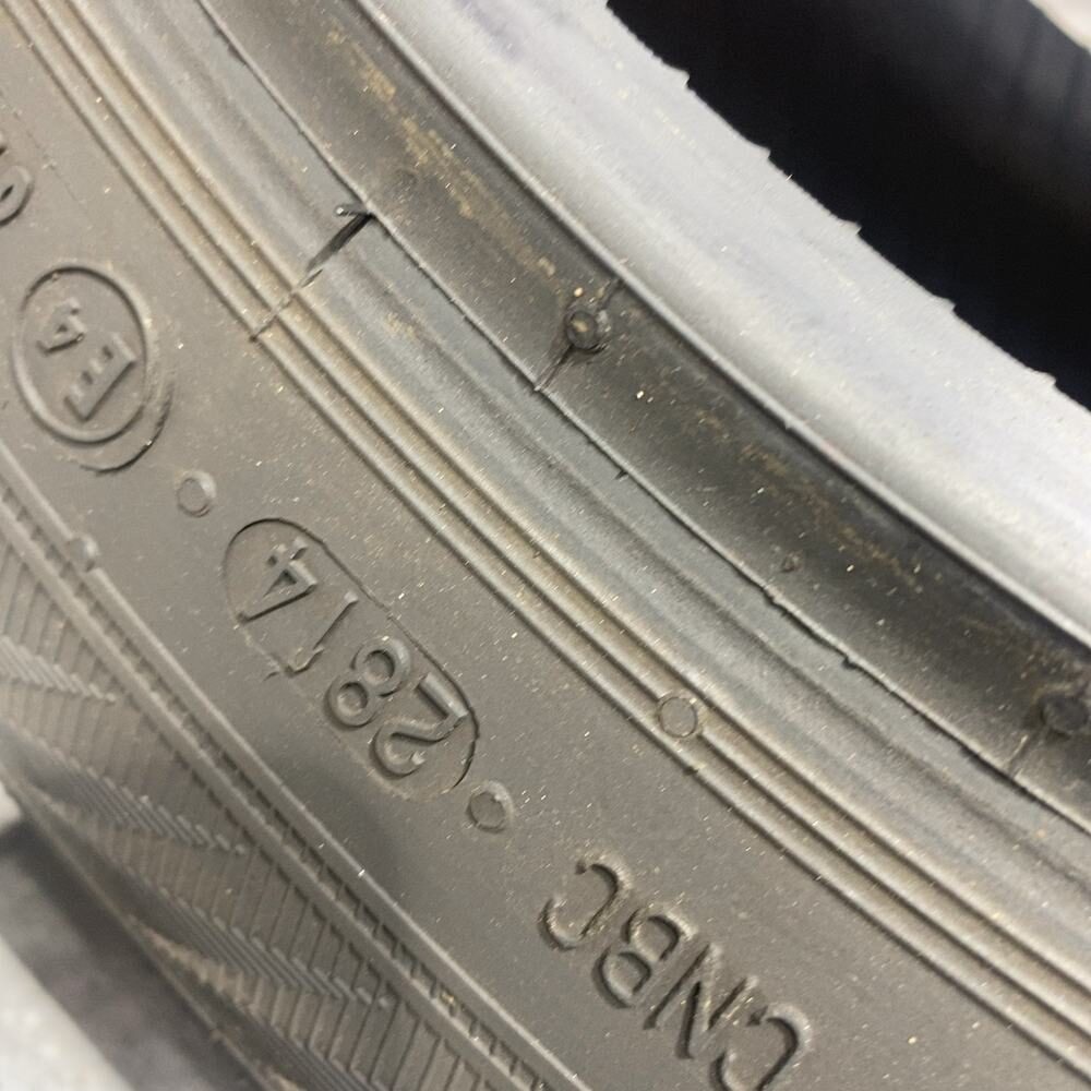Gomma usata Gislaved Euro Frost 5 165/70 R14 81T – foto 09 | Prima Gomme Gislaved Euro Frost 5 165/70 R14 81T, dettaglio fotografico 9
