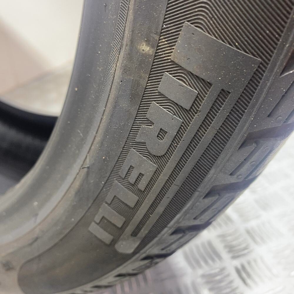 Gomma usata PIRELLI Sottozero 3 245/40 R19 94V – foto 09 | Prima Gomme PIRELLI Sottozero 3 245/40 R19 94V, dettaglio fotografico 9