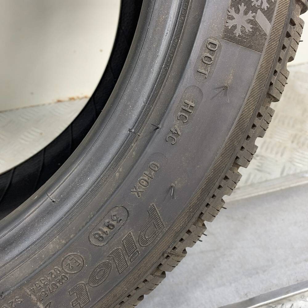 Gomma usata MICHELIN PILOT ALPIN PA4 235/45 R17 97V – foto 09 | Prima Gomme MICHELIN PILOT ALPIN PA4 235/45 R17 97V, dettaglio fotografico 9